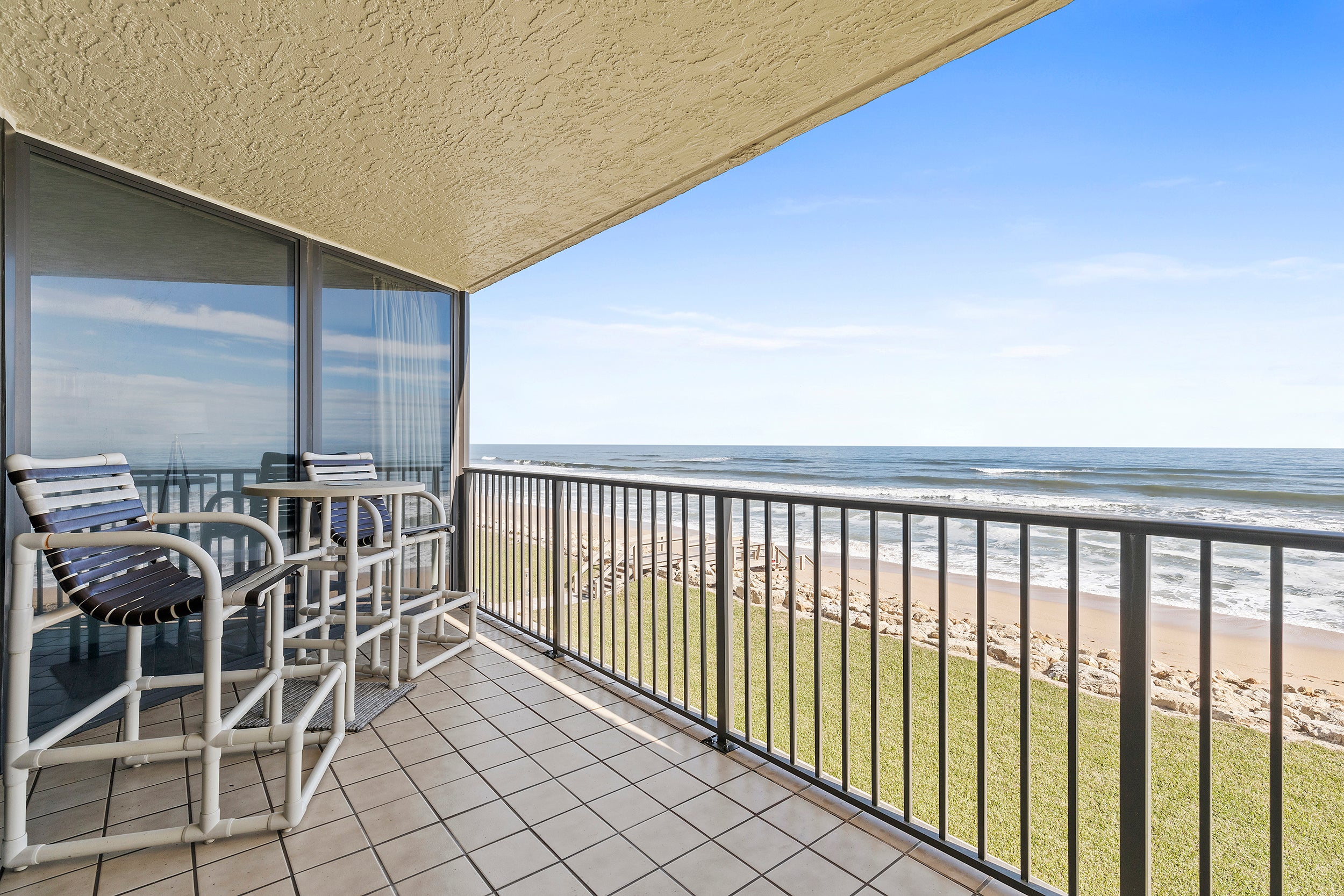 Extra large balcony with stunning ocean views!
