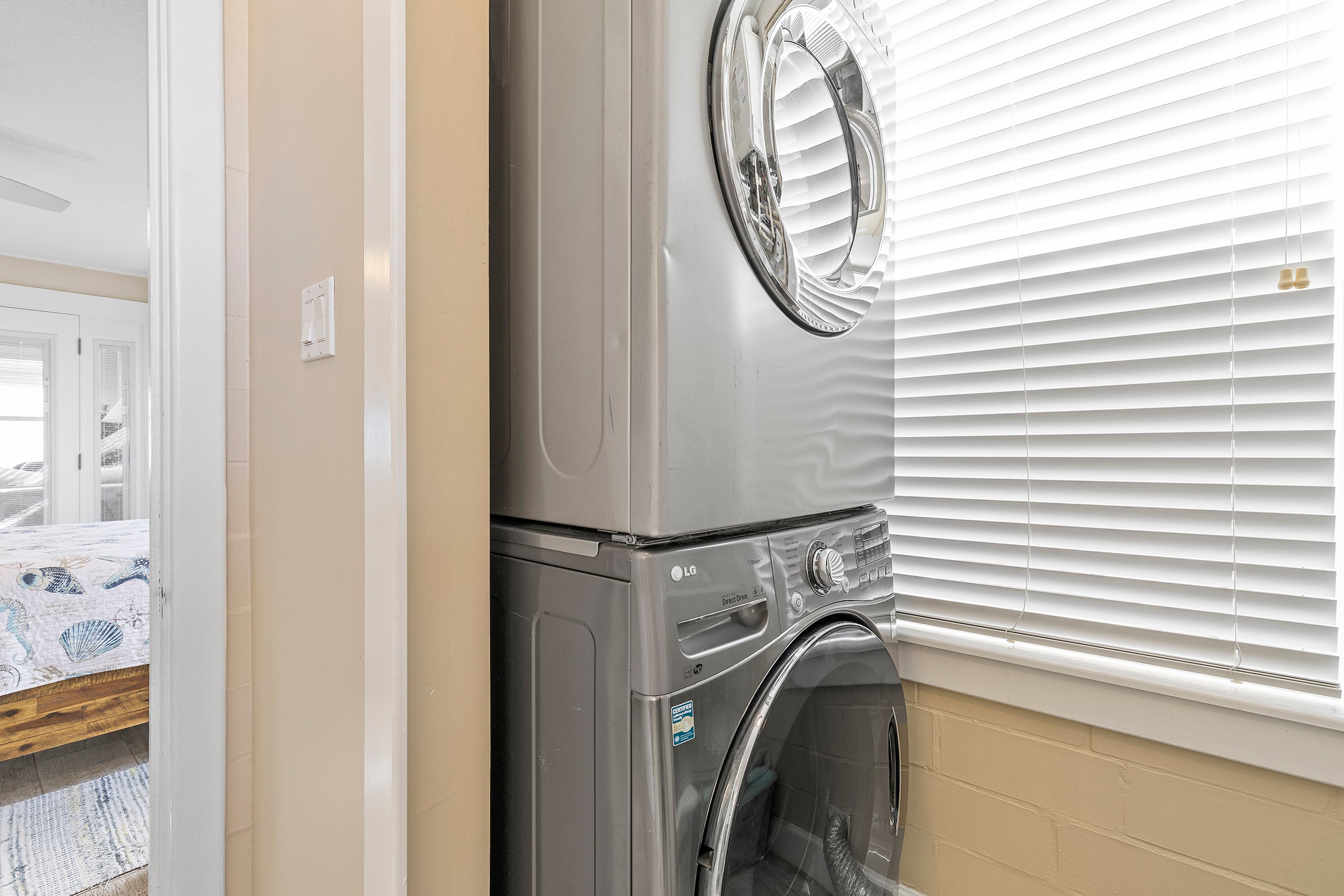 Stackable washer/dryer