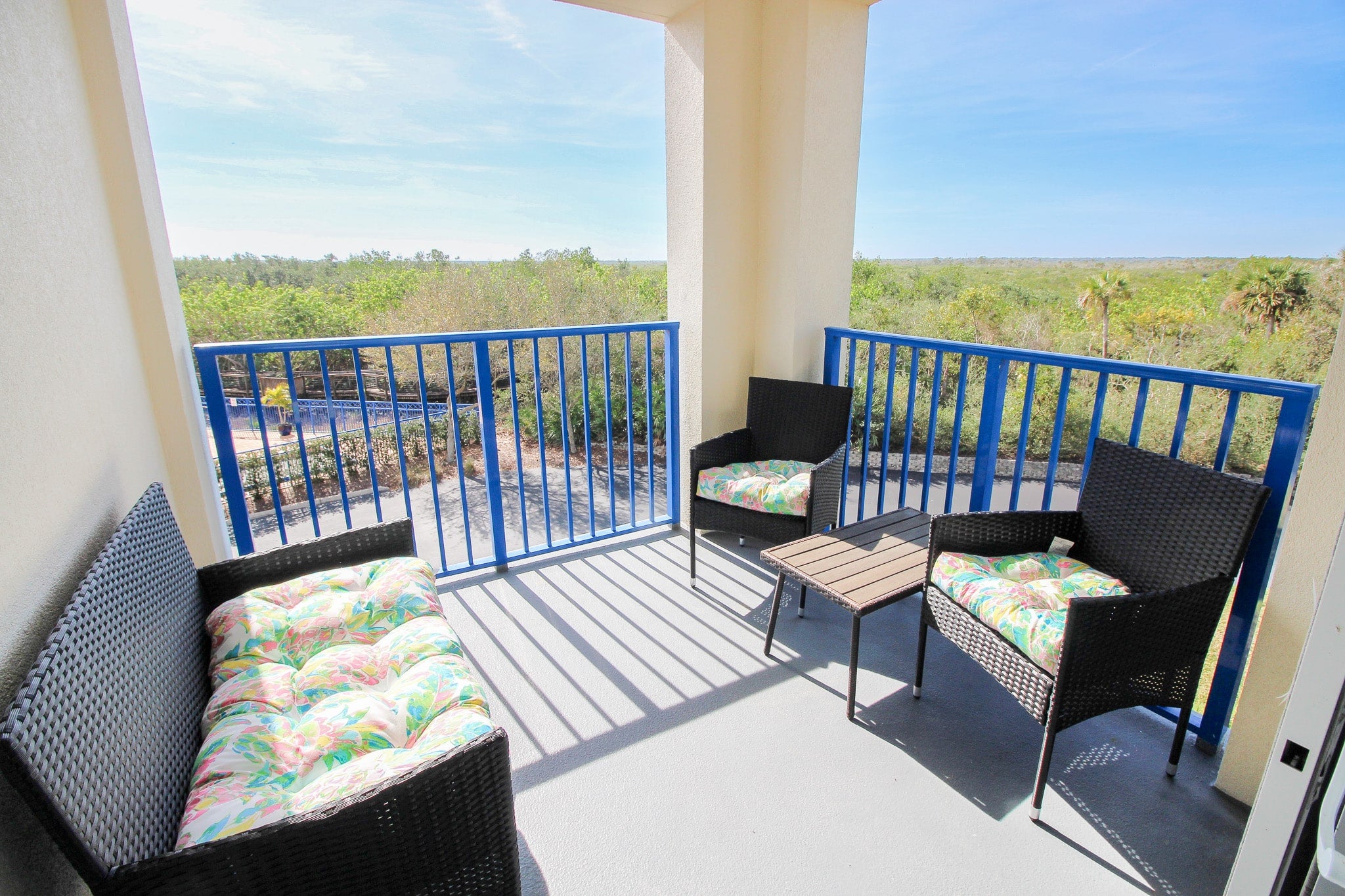 Private furnished balcony