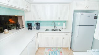 Kitchen+with+Teal+Hues