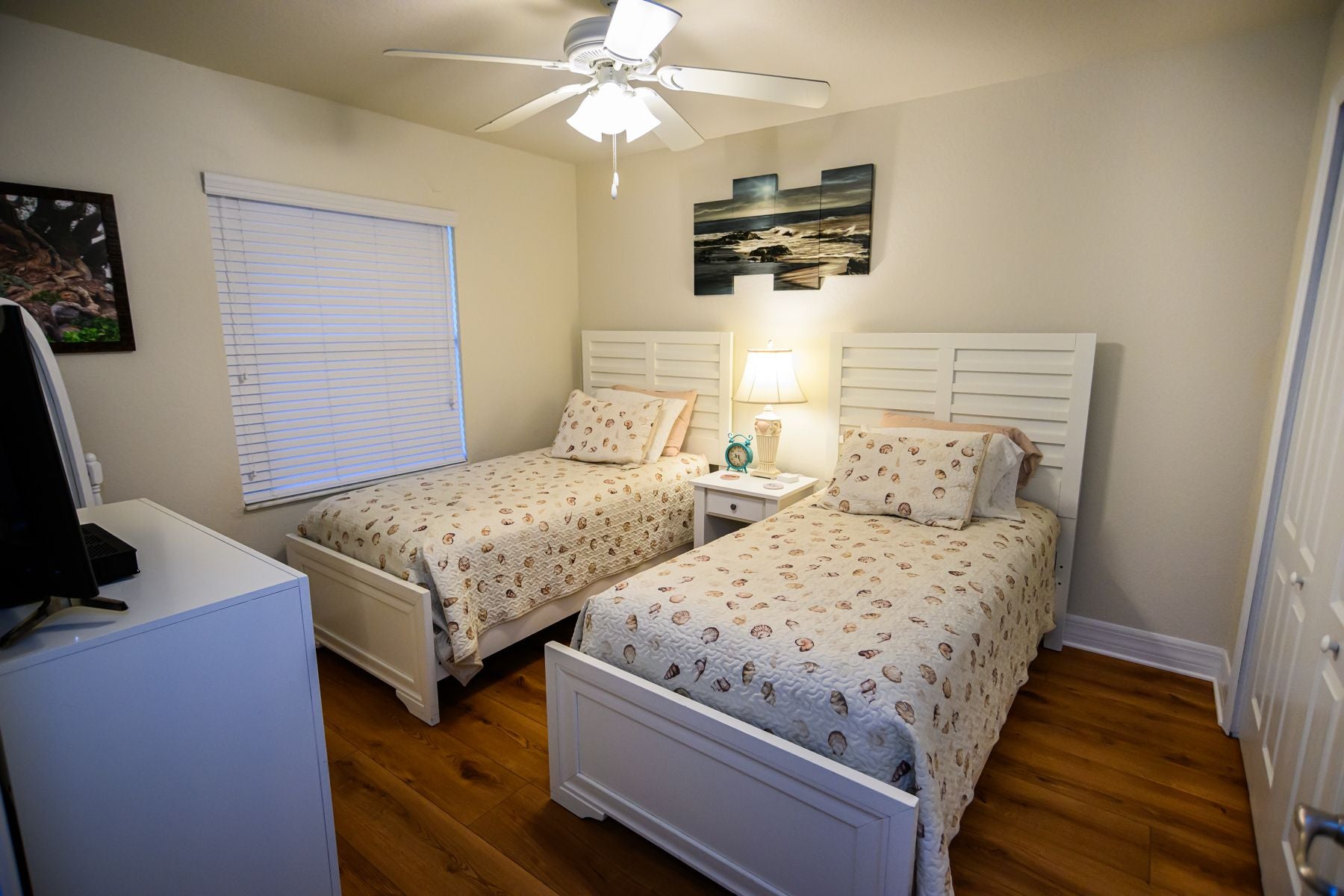 Third bedroom with twin beds