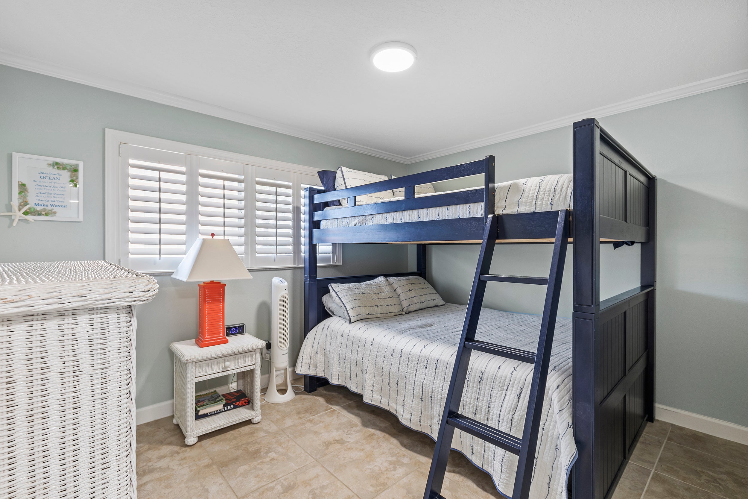 Guest Bedroom with Queen/Queen and Twin Trundle Bunkbed- Sleeps 5