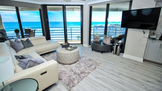 Luxury+Living+Room+with+Incredible+Ocean+View