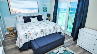 Primary+Bedroom+with+24%2F7+Ocean+Views