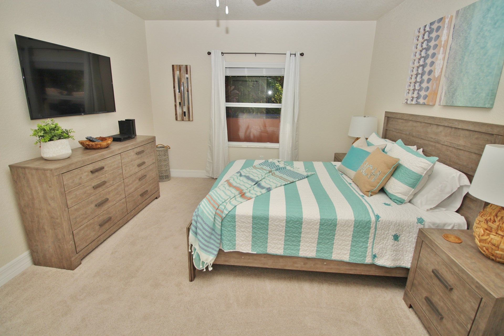 Second bedroom with teal hues