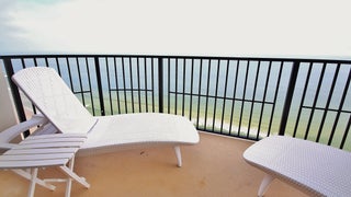 Sun+bathe+on+the+furnished+balcony
