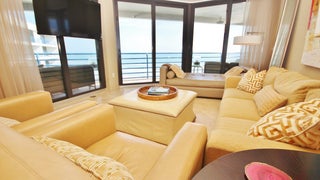 Living+Room+with+Stunning+Ocean+View