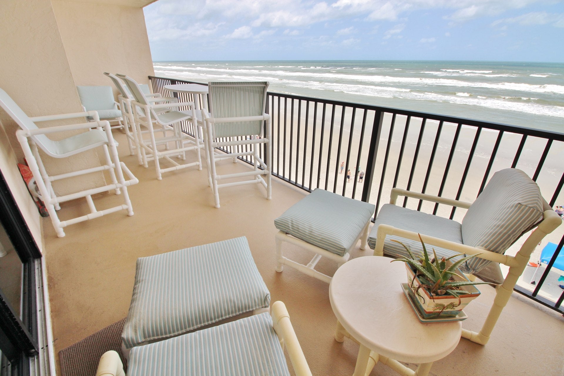 Lounge on a Private NSB Balcony