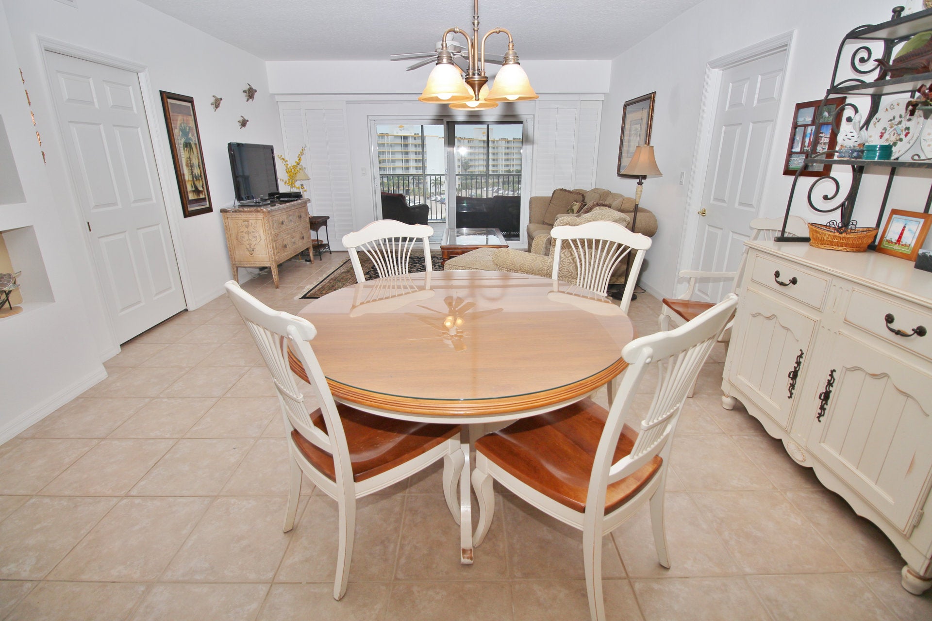 Dining area with round table