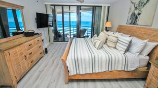 Primary+Bedroom+with+Coastal+Theme