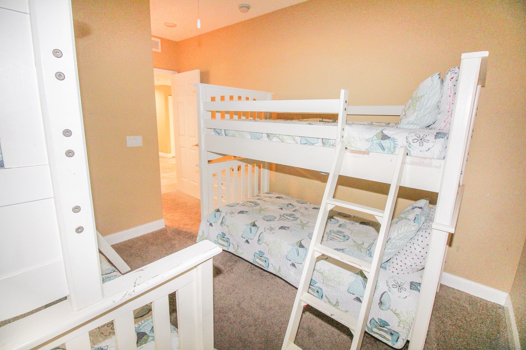 Third bedroom with 2 bunk beds sleeps 4