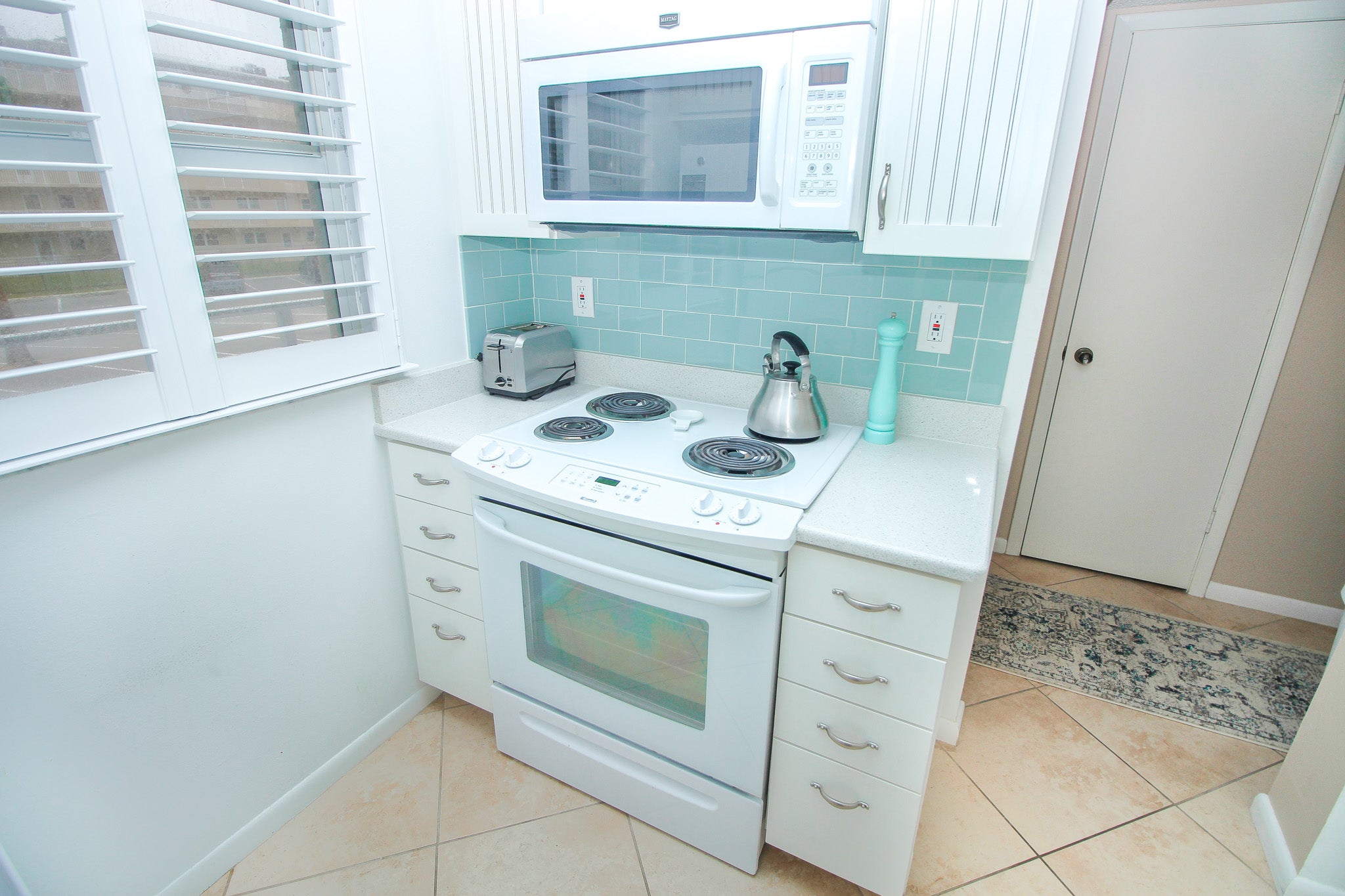 Separate Stove & Microwave Area