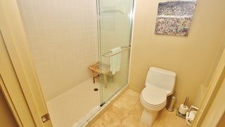 Walk-In+Shower+with+Seating