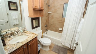 The+Second+Bathroom+with+Sower+%26+Tub+Combo